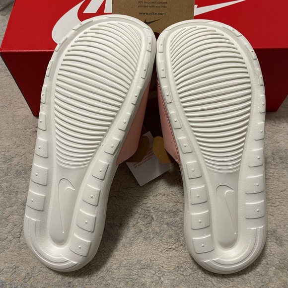 NIB Women Size 6 Nike Victori One Slides In Arctic Orange/Sail/Light Madder Root - Picture 12 of 12